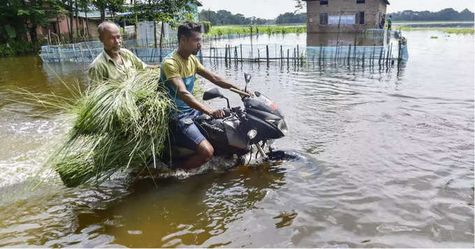 असम में बाढ़ के हालात अभी गंभीर