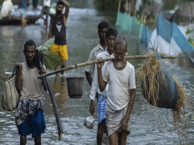 खाने और पानी को तरस रहे लोग