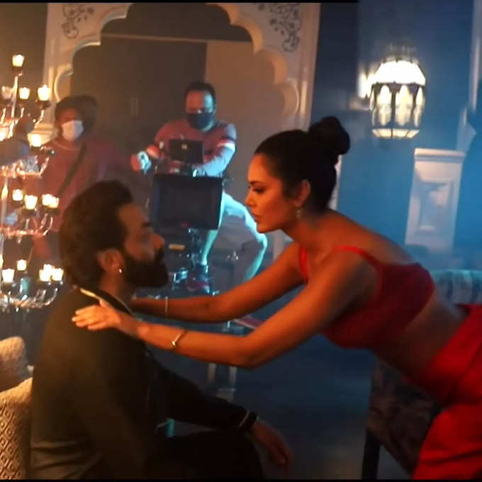 Bobby Deol Esha Gupta Hot Scene