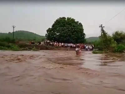 नांदेडच्या जांभळा गावात ढगफुटी सदृश्य पाऊस, शेतकऱ्यांच्या डोळ्यात पाणी; काय झालं? पाहा...