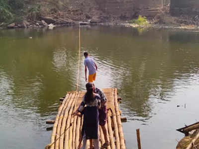 അക്കരെ ഇക്കരെയായി ജനം, നദി കടക്കാൻ സംവിധാനമില്ല; ജീവിതം വഴി മുട്ടി കോമളത്തുകാർ