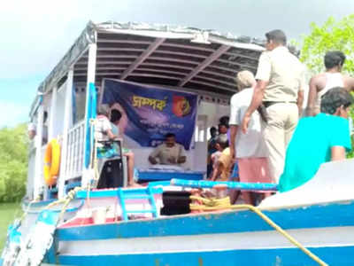 Sundarbans: উন্নত পরিষেবাই লক্ষ্য, লঞ্চে করে সুন্দরবনের প্রত্যন্ত অঞ্চলে কুলতলি থানার পুলিশ!