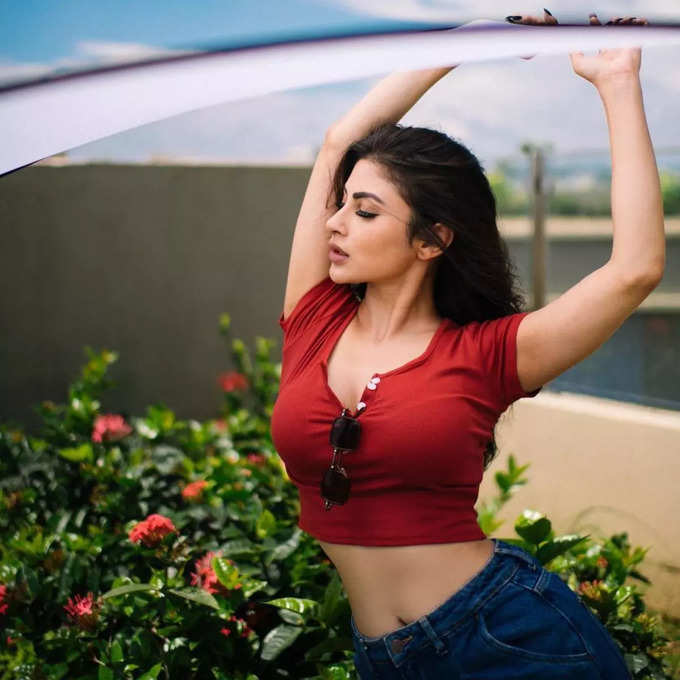 mouni roy