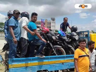 নিনজা টেকনিক! নিষেধাজ্ঞা এড়িয়ে পিকআপ ভ্যানে চেপে পদ্মা সেতু পেরচ্ছে বাইক!