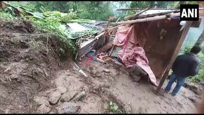 Landslide in Sikkim: सिक्किम की राजधानी गंगटोक में भूस्खलन से गिरा मकान, दो बच्चों समेत मां ने तोड़ा दम