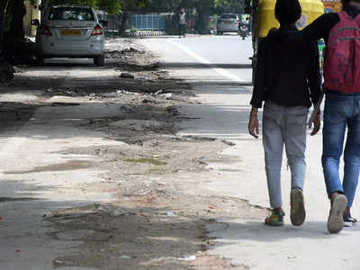 Delhi Road Renovation: आधुनिक तकनीक से दिल्ली की ये 17 सड़कें हो जाएंगी चकाचक, बदलेगी सूरत