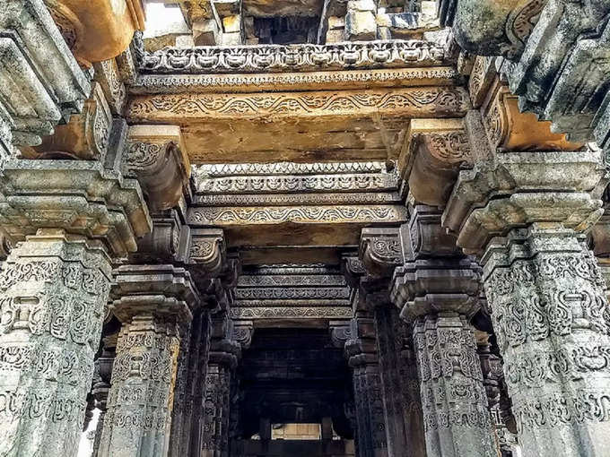 किसने बनाया था ककनमठ मंदिर?