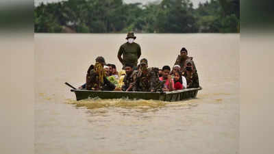 Assam Flood: ডুবে গিয়েছে পানীয় জলের লাইন,  তেষ্টা মেটাতে  বন্যার জলই ভরসা শিলচরের