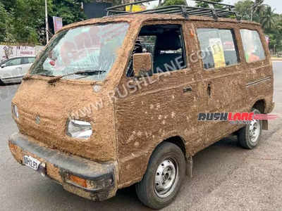 बंदा गर्मी से इतना परेशान हुआ कि उसने Maruti Omni को गोबर से ढक दिया