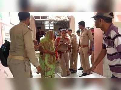 Jhansi News: डिवाइडर से टकराकर पलटी श्रद्धालुओं से भरा लोडर , 20 लोग घायल, अस्पताल में भर्ती