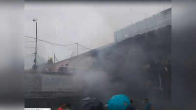 हथुआ मार्केट में  भीषण आग, करोड़ों का नुकसान, बारिश के बीच लपटों में घिरा पटना का सबसे बड़ा कपड़ा मार्केट