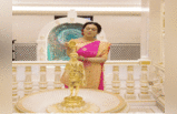 Devendra Fadnavis wife : लंदन के मंदिर में अमृता फडणवीस ने की खास पूजा, इधर महाराष्ट्र में सत्ता के शिखर पर देवेंद्र फडणवीस, देखें तस्वीरें