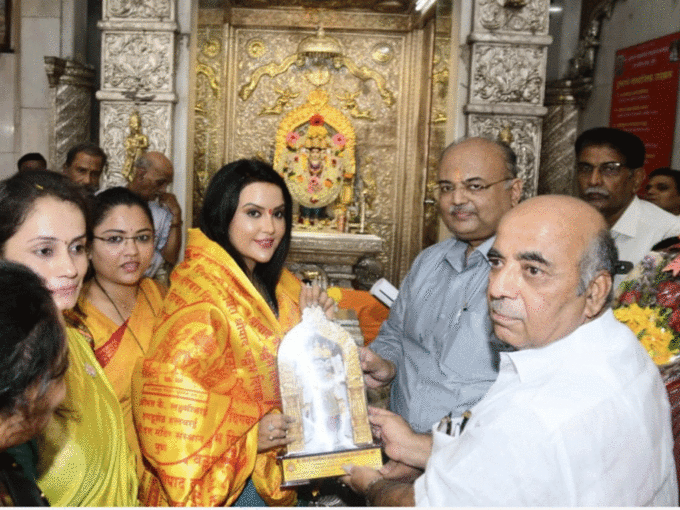 मंदिर में किया दर्शन और पूजा