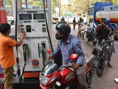 Petrol Diesel Price: অপরিশোধিত তেলে চড়া দাম! কলকাতায় পেট্রলের রেট জানুন