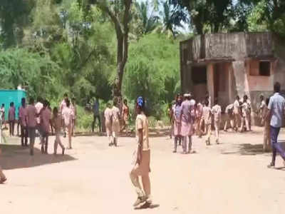 Cuddalore Government School Toilet Issue: அரசுப் பள்ளியில் கழிப்பறை இல்லாத அவலம் - மாணவிகளின் பெற்றோர் ஆதங்கம்