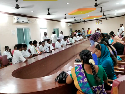 DMK Councillors: கொந்தளிச்ச திமுக கவுன்சிலர்கள்... ஆஃப் செஞ்ச நகர்மன்ற தலைவர்!