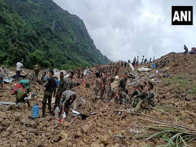 Manipur landslide: मलबे के ढेर में बच्‍चों को तलाश रहा बदहवास पिता, भूस्खलन ने छीनी 80 से ज्‍यादा जिंदग‍ियां