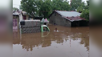 આણંદઃ 11 ઈંચ વરસાદ બાદ સીસ્વા ગામ બેટમાં ફેરવાયું, 380 લોકોનું સ્થળાંતર