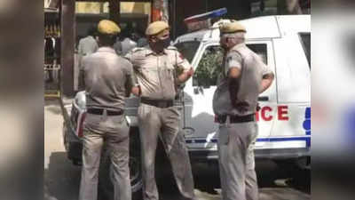 Delhi Crime News: दिल्ली पुलिस के कॉन्स्टेबल ने सर्विस रिवॉल्वर से खुद को मारी गोली, पेट्रोल पंप के पास मिला शव