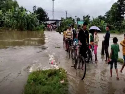 Bihar Flood : बिहार में भारी बारिश से उफान पर नदियां, कई इलाकों में बाढ़ जैसे हालात