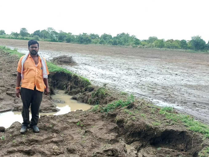 शेतकऱ्यांच्या डोळ्यात उरले पाणी