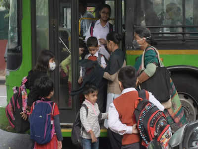 बीच सड़क या फुटपाथ पर बच्चों को नहीं उतारें,  दिल्ली में फिर से खुले स्कूल तो बसों के लिए जारी की गई एडवाइजरी, देखें क्या-क्या है शामिल