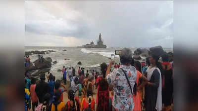 வீக் என்டில் அலைமோதும் சுற்றுலா பயணிகள்... நிரம்பி வழியும் குமரி கடற்கரை!