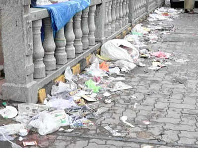 Garbage In Mysuru: ಪೌರ ಕಾರ್ಮಿಕರ ಮುಷ್ಕರದಿಂದ ಗಬ್ಬೆದ್ದ ಮೈಸೂರು ನಗರ: ಬಡಾವಣೆಗಳಲ್ಲಿ ಕಸ ಕೊಳೆತು ದುರ್ವಾಸನೆ..!