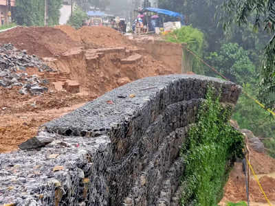 കനത്ത മഴ: മൂവാറ്റുപുഴ-പുനലൂർ സംസ്ഥാന പാതയുടെ സംരക്ഷണഭിത്തി ഇടിഞ്ഞു താണു