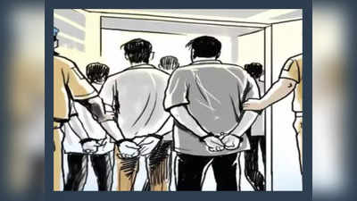 Meerut: पुलिस बैरिकेडिंग तोड़कर भाग रही थी कार, 2 किमी तक दारोगा ने किया पीछा, जानिए फिर क्या हुआ