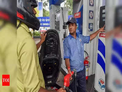 Today Petrol Rate: దిగివచ్చిన ముడిచమురు ధరలు.. ఈరోజు పెట్రోల్, డీజిల్ ధరలు ఇవే!