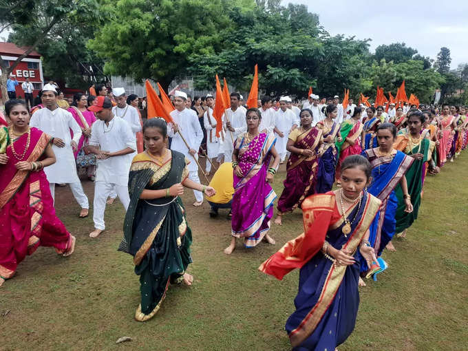 बॉईज टॉऊन स्कूलमध्ये दरवर्षीप्रमाणे यावर्षी ही आषाढी एकादशी निमित्त दिंडीचे भव्य आजोजन