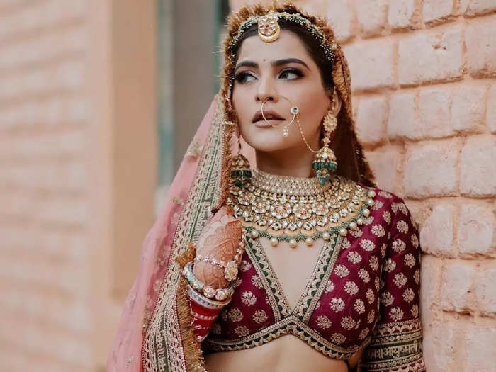 fashion blogger kritika khurana chhabra aka that boho girl wore a contrasting green and red lehenga for her wedding