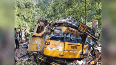 Kullu Bus Accident: कुल्लू की सैंज घाटी में सड़क से नीचे गिरी बस, स्कूली बच्चों समेत 12 की मौत