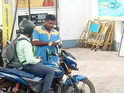 Petrol Diesel Price: জ্বালানির দামে নাজেহাল শহর! কলকাতায় পেট্রল কত?