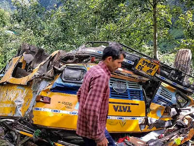 हिमाचलप्रदेशमध्ये मोठी दुर्घटना; बस दरीत कोसळून भीषण अपघात, विद्यार्थ्यांसह १६ जणांचा दुर्दैवी मृत्यू