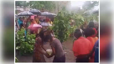 Chhattisgarh : बलरामपुर में बारिश के लिए मेंढक मेंढकी की अनोखी शादी, ढोल- नगाड़ों के साथ निकाली बारात