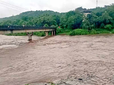 मुंबईत जोरदार पाऊस, कोकणात जगबुडी, सावित्री नद्यांच्या पाणी पातळीत वाढ, मुसळधार पावसाचा इशारा
