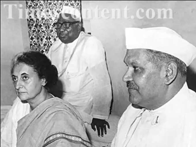SD Sharma with Indira Gandhi