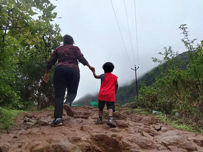 कोल्हापूरची चिमुकली ठरली कळसूबाई शिखर सर करणारी देशातील सर्वात लहान गिर्यारोहक