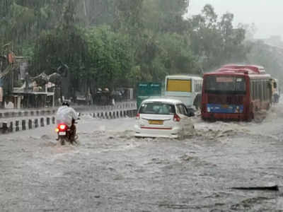 Delhi Water Logging: दिल्ली की सड़कों पर जलभराव के लिए PWD जिम्मेदार या MCD? बहस जारी