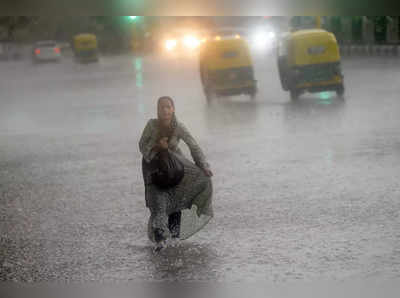Mumbai Rains High Alert : पुढचे ३-४ तास मुंबईसाठी हायअलर्ट, हवामान खात्याकडून अतिमुसळधार पावसाचा इशारा