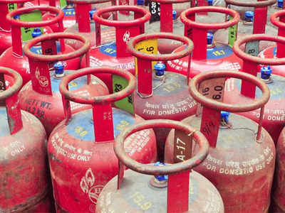 LPG Cylinder Prices Increased: महागाईने कंबरडे मोडले आता जीव घेता का? घरगुती गॅस सिलेंडरच्या दरात मोठी वाढ