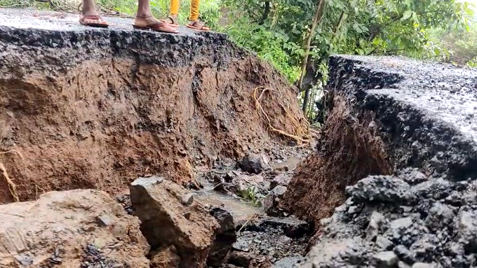 इगतपुरीतील तळोशी परिसरातील रस्ता गायब