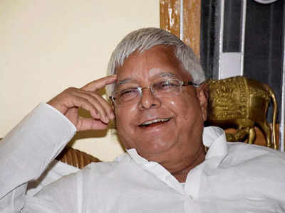 Lalu Yadav Health Bulletin: लालू प्रसाद यादव खतरे से बाहर, फिर भी एयर एंबुलेंस से आज जाएंगे दिल्ली