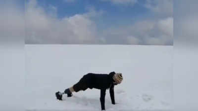 Viral Video: ಕೃತಕ ಕಾಲಿನ ಸಹಾಯದಿಂದ ಹಿಮಚ್ಛಾದಿತ ಪ್ರದೇಶದಲ್ಲಿ ಪುಶ್‌ಅಪ್ಸ್‌ : ಈ ಯುವಕನ ಸಾಧನೆಯೇ ಅದ್ಭುತ