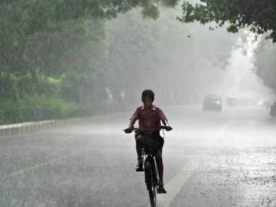 ठाणे शहर परिसरात महामार्गावर पाऊसकोंडी