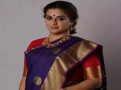 Pavitra Lokesh: 60 வயது நடிகருடன் ஒரே அறையில் தங்கியிருந்த விவகாரம்: சிக்கலில் பவித்ரா லோகேஷ்.!