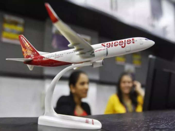 2- स्पाइसजेट के कांडला-मुंबई विमान की इमरजेंसी लैंडिंग