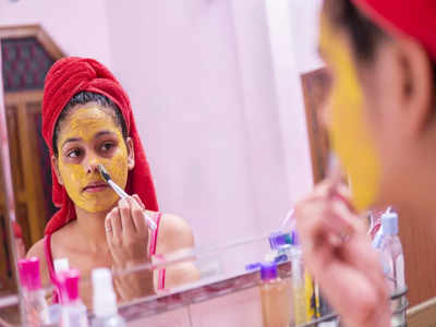 Turmeric Skincare Mistakes: রূপটানে হলুদের গুণে আপনার জেল্লা সবার নজর কাড়বে, কিন্তু ব্যবহারের এই ভুলেই বারোটা বাজে ত্বকের!